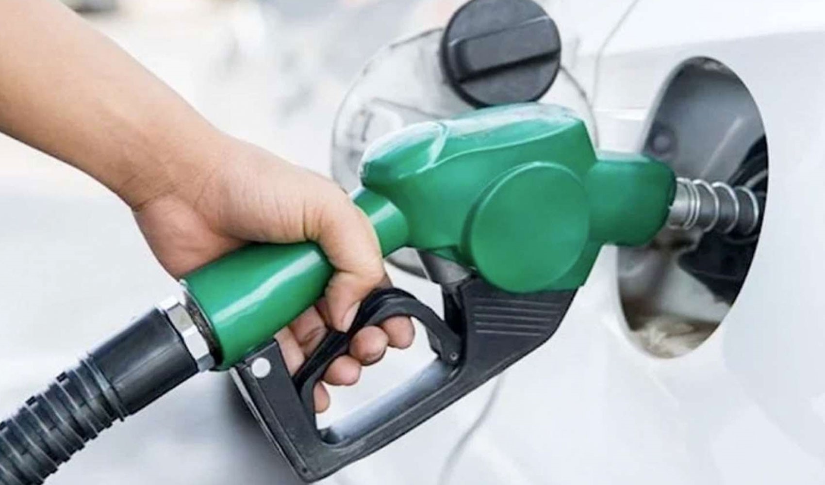 Petrol düştü, motorine indirim geldi