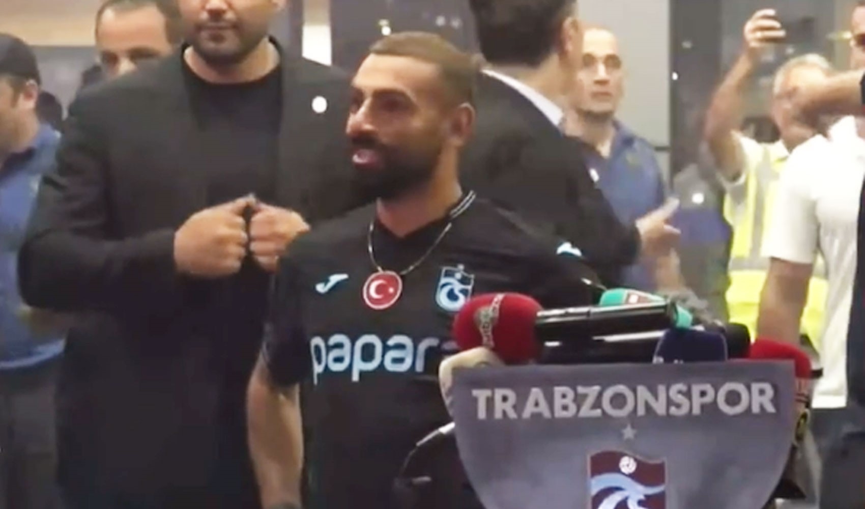Giant welcome for Mohamed Salah in Trabzon