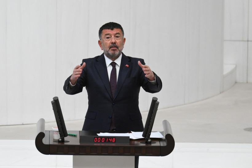 Veli Ağbaba'nın TBMM kürsüsünde konuşma yaptığı an.