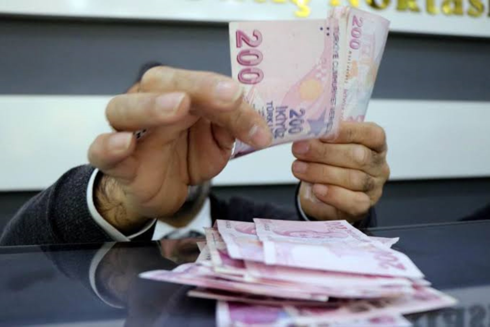 Ağustos ayında emekli promosyonları güncellendi! Ödemeler 32 bin TL'ye kadar çıkıyor