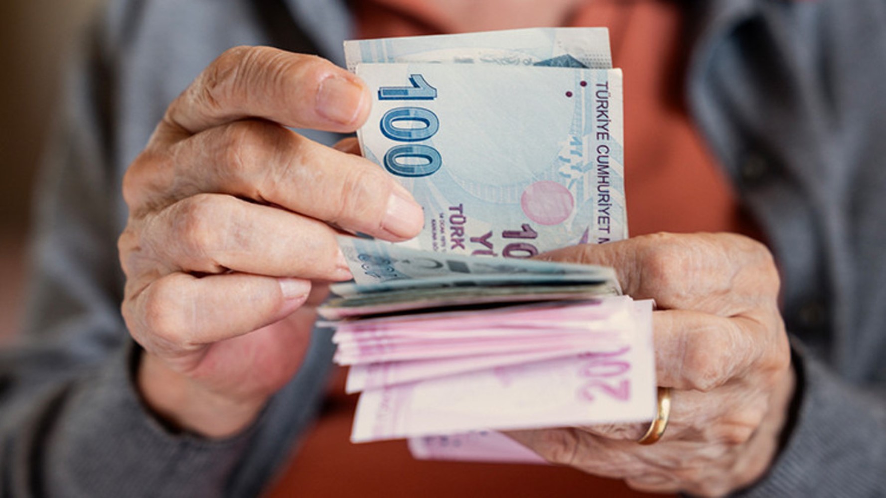 Ağustos ayında emekli promosyonları güncellendi! Ödemeler 32 bin TL'ye kadar çıkıyor