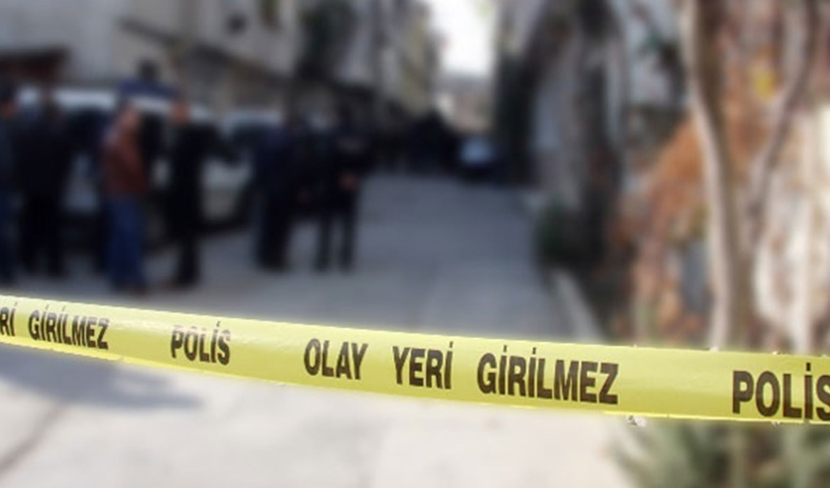 İzmir Karabağlar’da iki grup arasında bıçaklı kavga: 15 yaşındaki çocuk ağır yaralandı