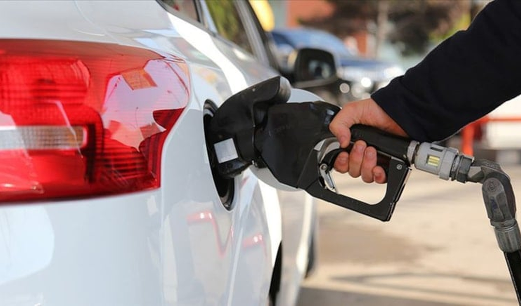 Benzine indirim yolda: Ancak pompaya tam yansımayabilir