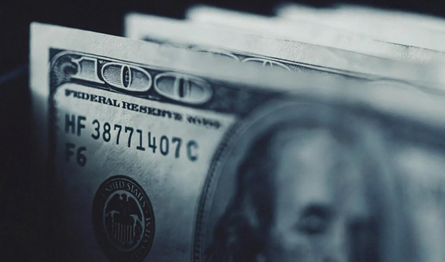Dolar mevduatlarında sert gerileme