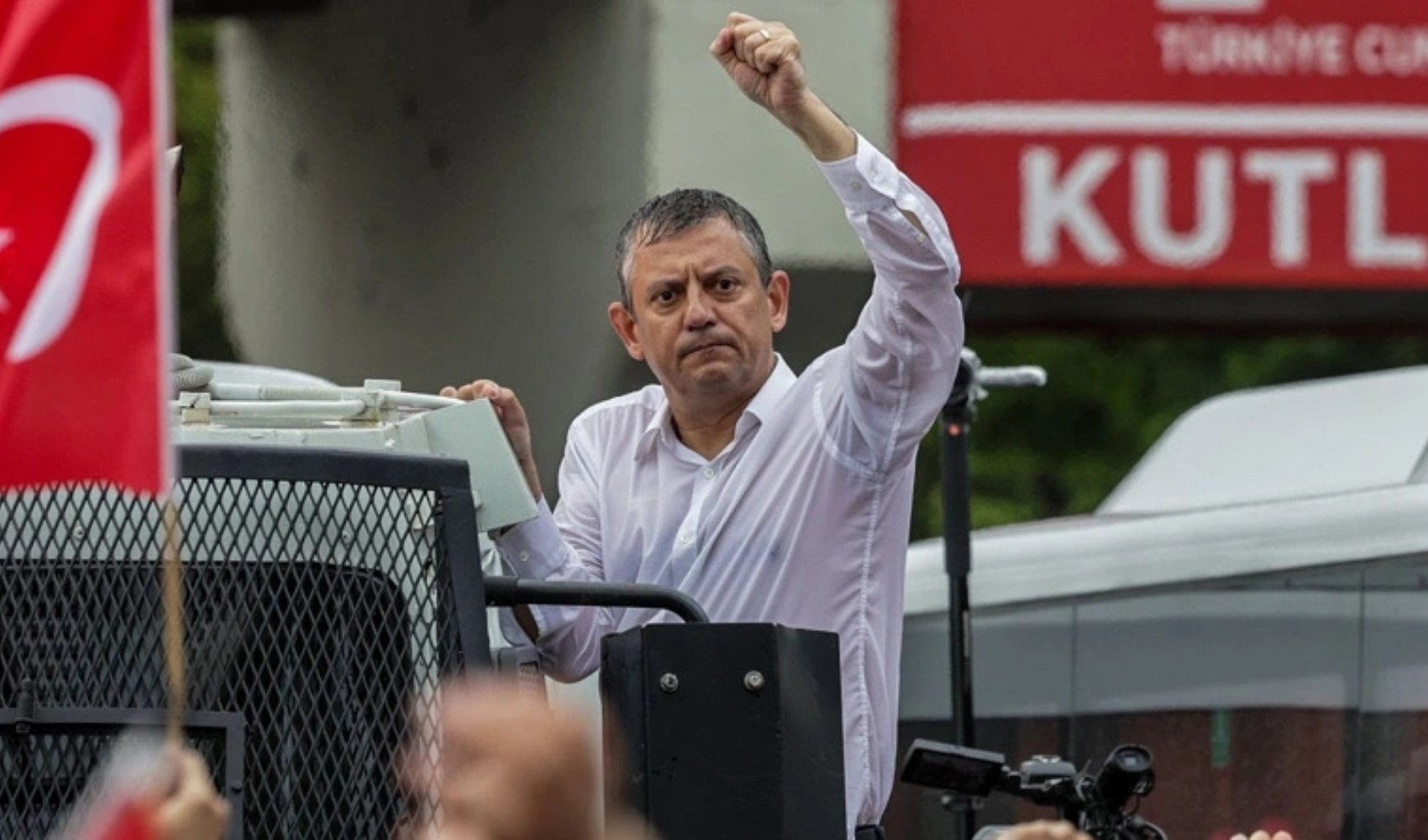 Özgür Özel süreç yasasıyla ilgili konuştu