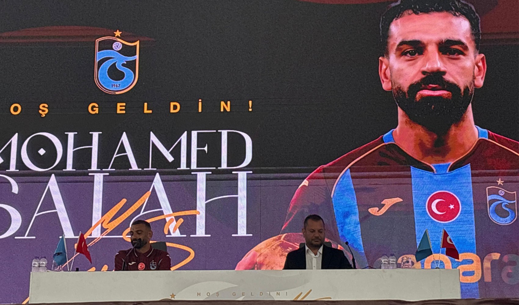 Salah yaklaşık 30 bin taraftar önünde imza attı