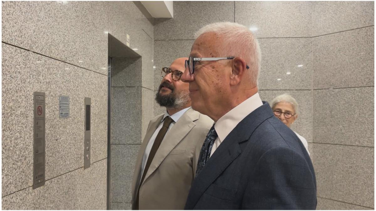 Ertuğrul Özkök, İstanbul Adalet Sarayı’nda ifade işlemleri sırasında görüntülendi.