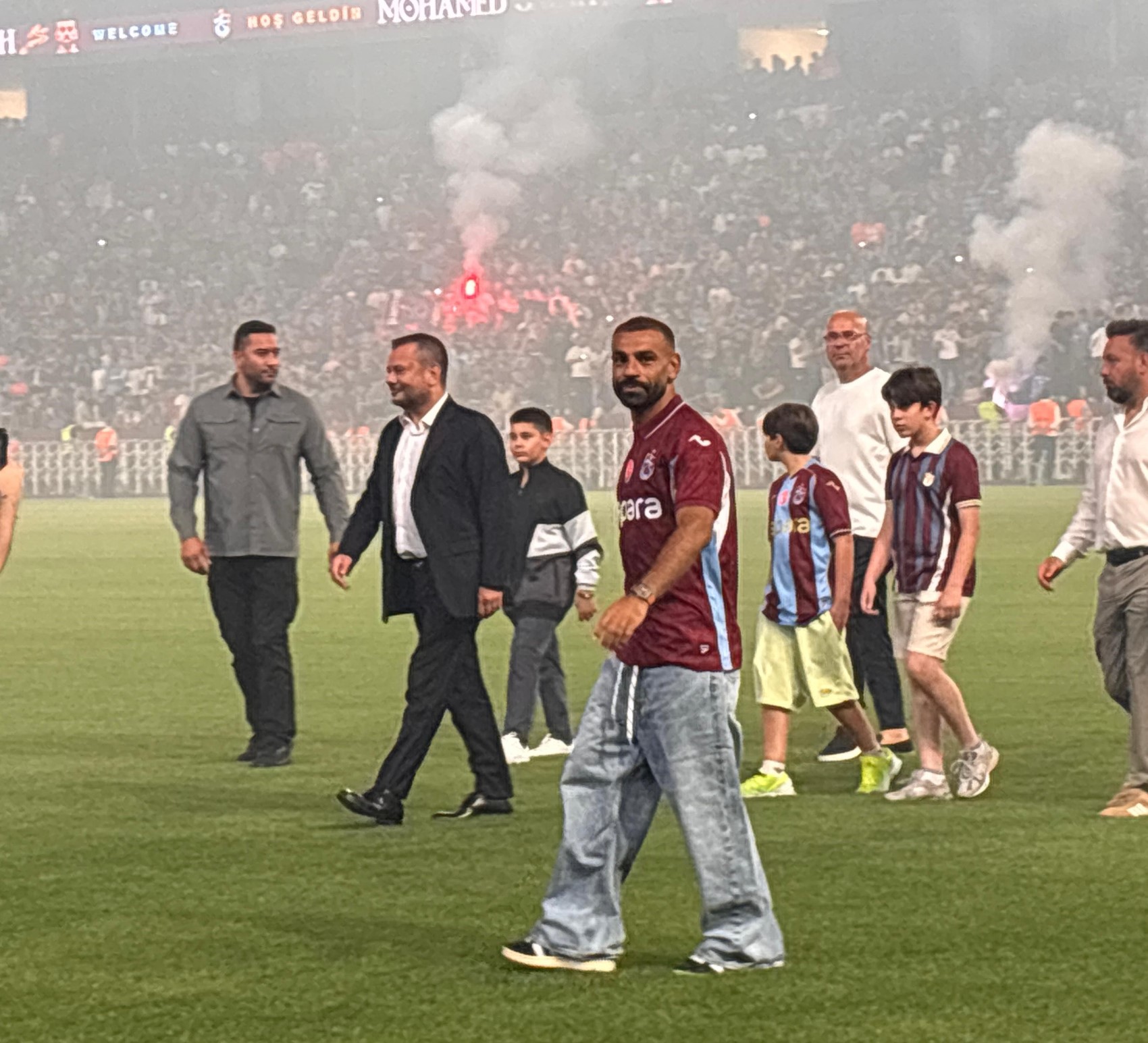 Salah yaklaşık 30 bin taraftar önünde imza attı