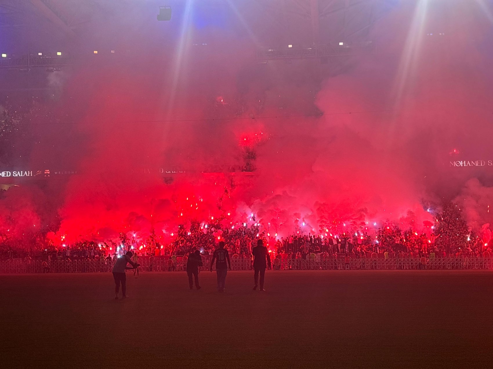 Salah yaklaşık 30 bin taraftar önünde imza attı