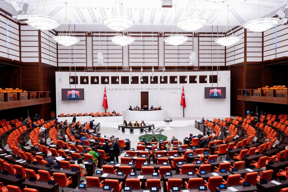 TBMM Genel Kurulu salonunda milletvekillerinin katıldığı görüşmeler