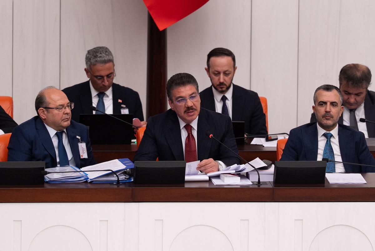 TBMM Adalet Komisyonu Başkanı Cüneyt Yüksel Genel Kurul görüşmelerinde konuşuyor