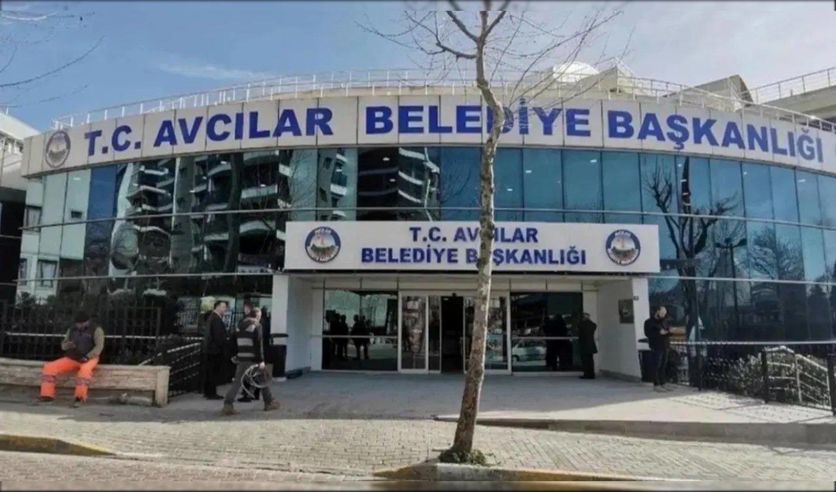 Avcılar Belediyesi'nde gözaltına alınanlar adliyeye çıkarıldı