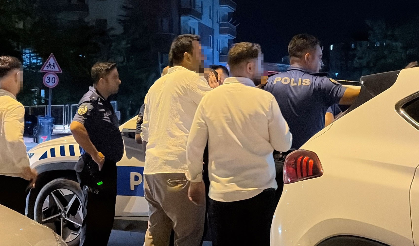 Argument at wedding hall turns into a brawl with kicks and punches