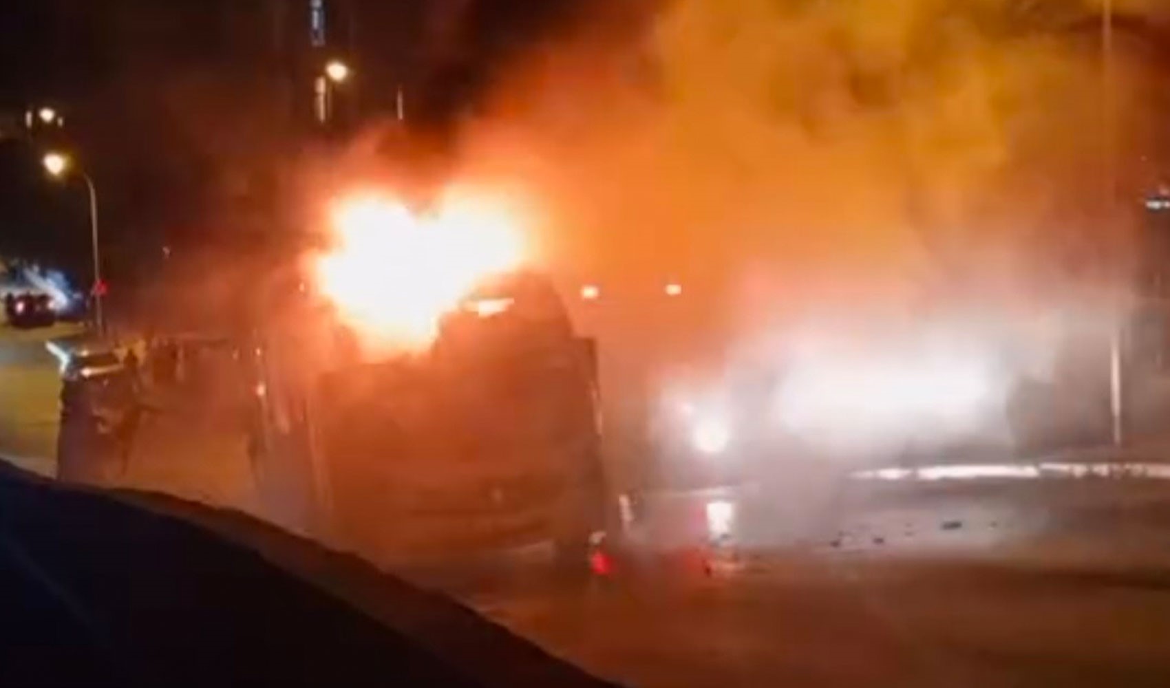 Kartal'da peş peşe patlamalar paniğe neden oldu