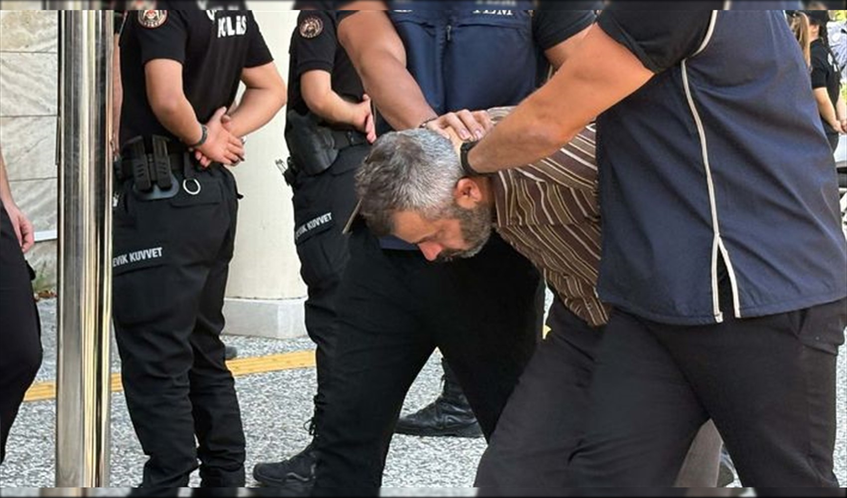 Arrestata la sorella di Burkay Karatepe, membro del commando che tentò l'assassinio di Erdoğan