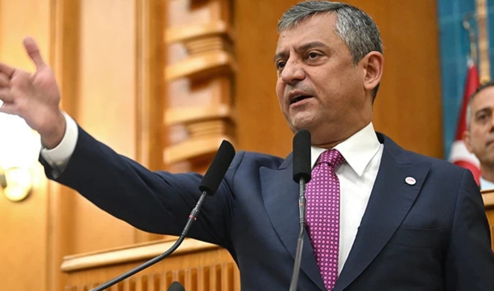 Özgür Özel'den Avrupa'ya net uyarı: Türkiye'nin demokratik çıkmazı görmezden gelinemez