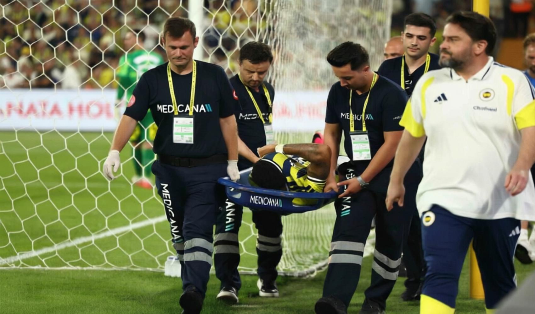 Detectan una rotura parcial en el tendón del músculo posterior de Jayden Oosterwolde en el Fenerbahçe