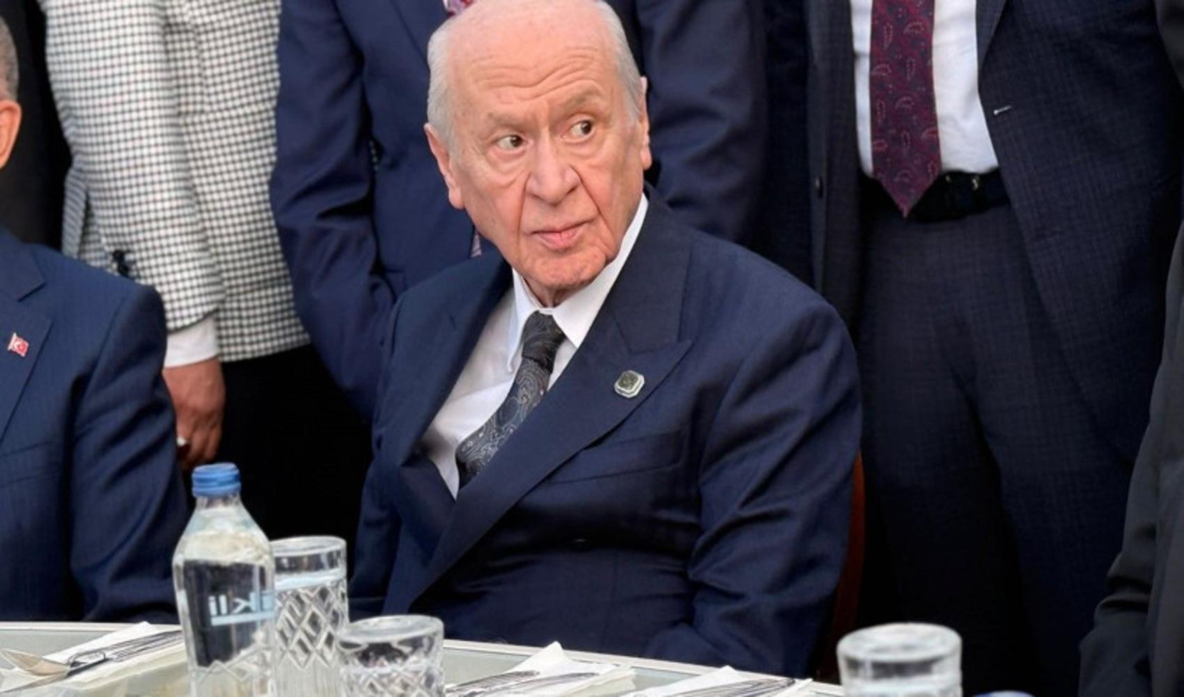 Devlet Bahçeli è stato testimone di nozze del figlio del presidente provinciale dell'MHP di Ankara, Alparslan Doğan