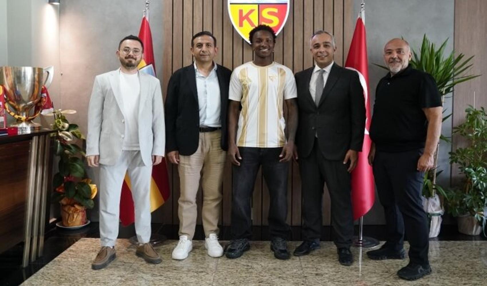 Kayserispor a levé son interdiction de recrutement et a signé 15 joueurs le même jour