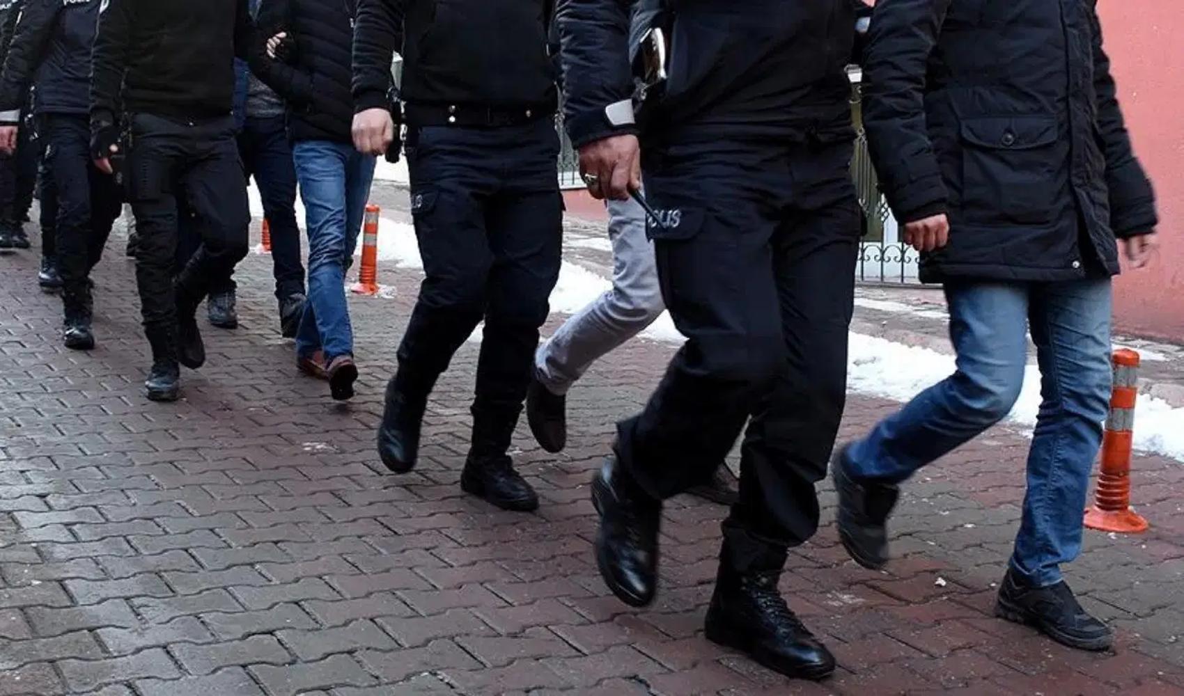 Bir operasyonda 104 kişi yakalandı