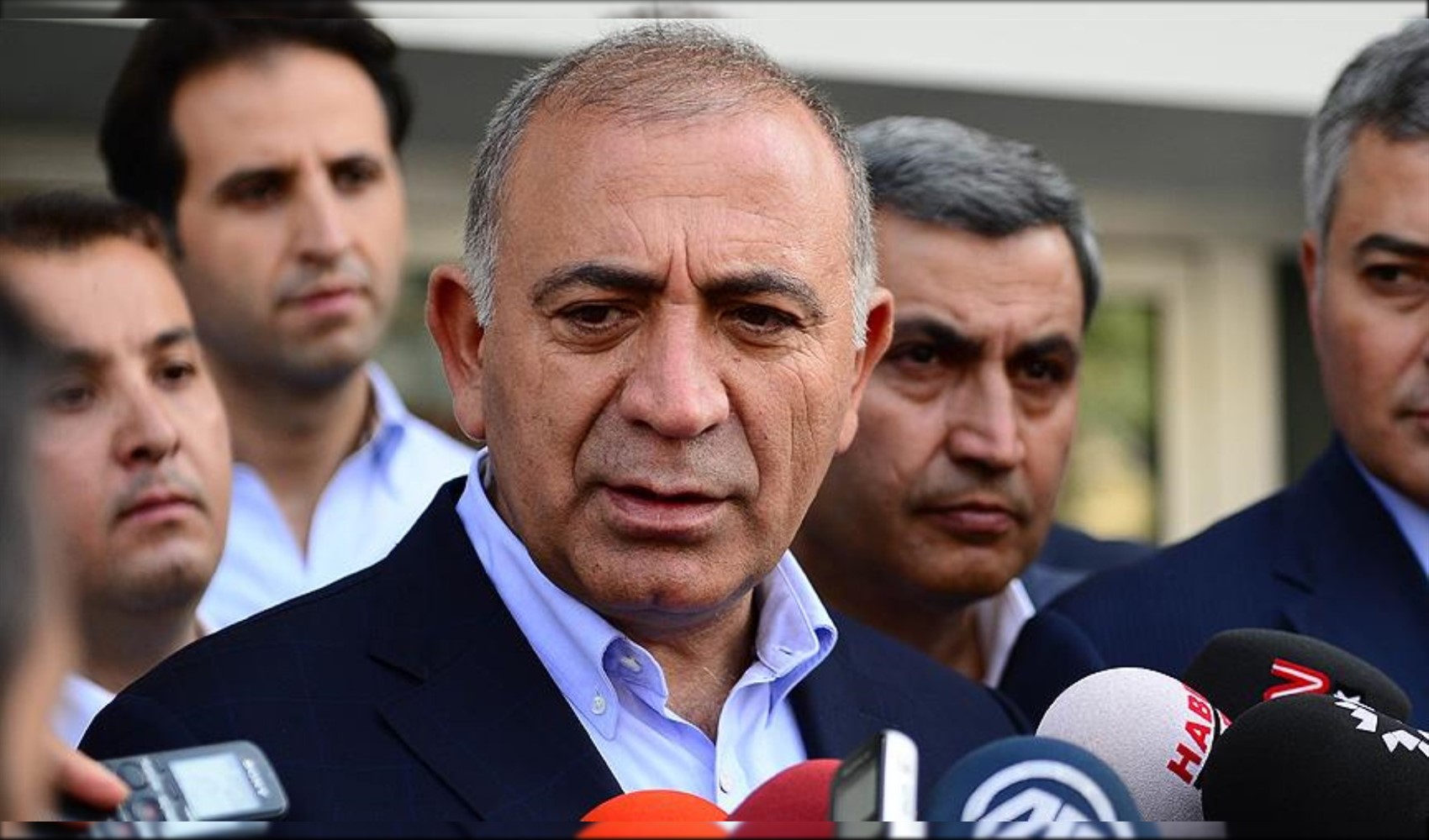 Gürsel Tekin'den AKP'ye geçen belediyelerle ilgili mesaj