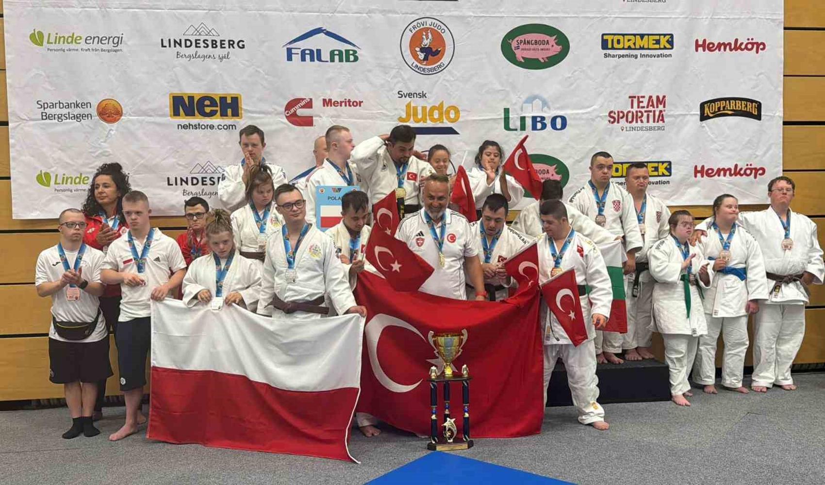 Özel Sporcular Judown Milli Takımı İsveç’te namağlup dünya şampiyonu oldu