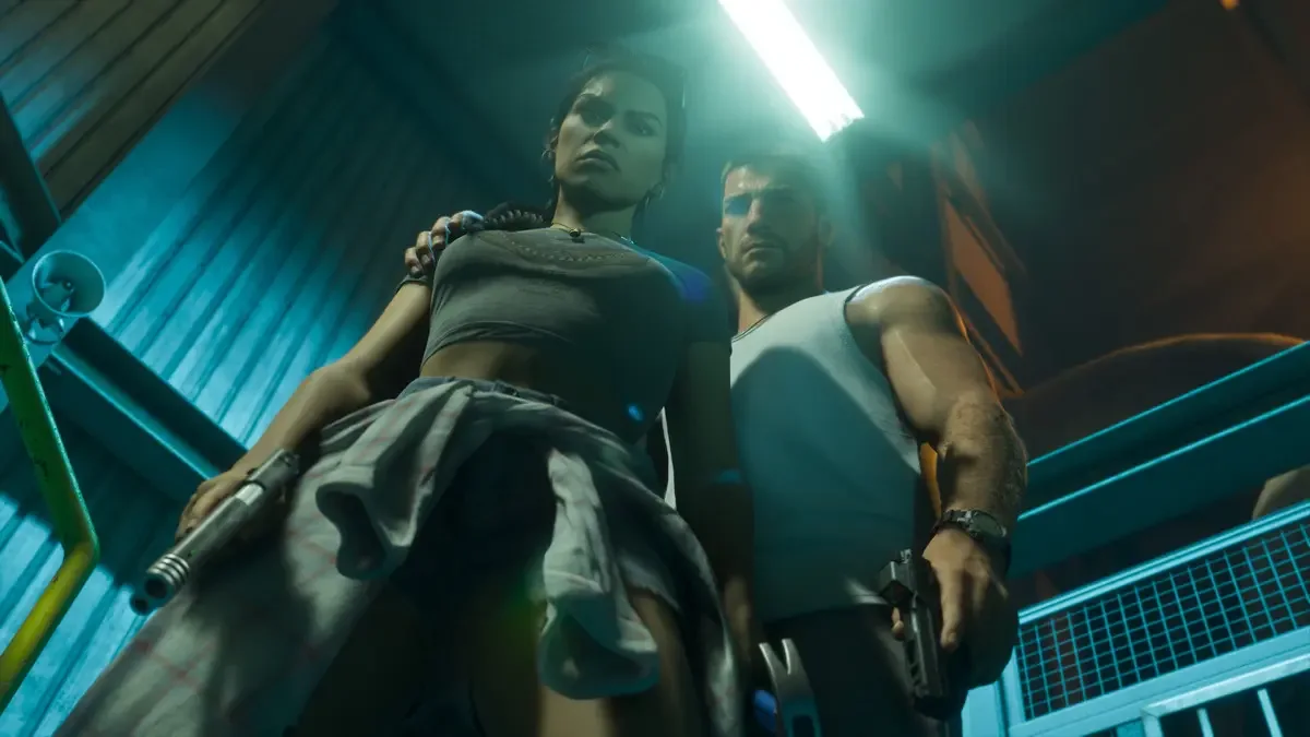 GTA 6 ekran görüntüsünde Jason ve Lucia düşük açıdan, loş ışıklı bir ortamda görülüyor.