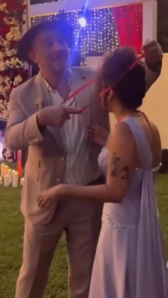 The moment Şevket Çoruh placed keychains on his daughter at the engagement ceremony.