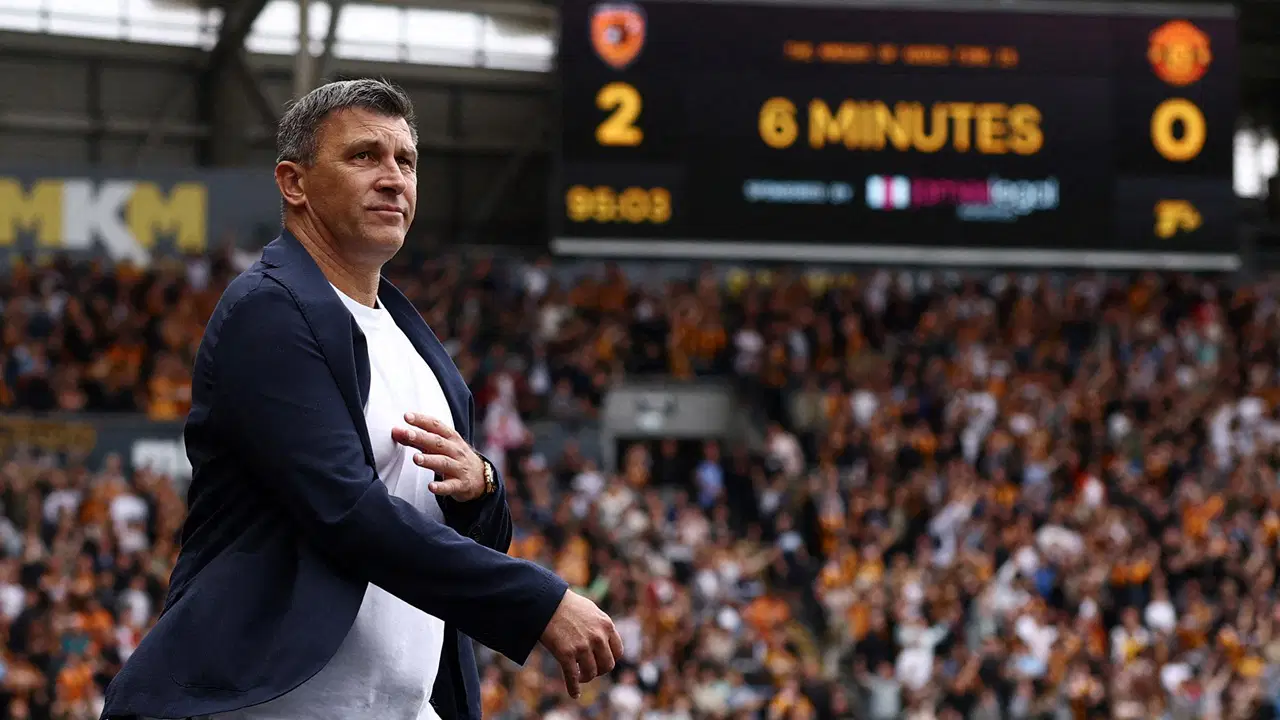L'allenatore dell'Hull City Sergej Jakirovic a bordo campo.