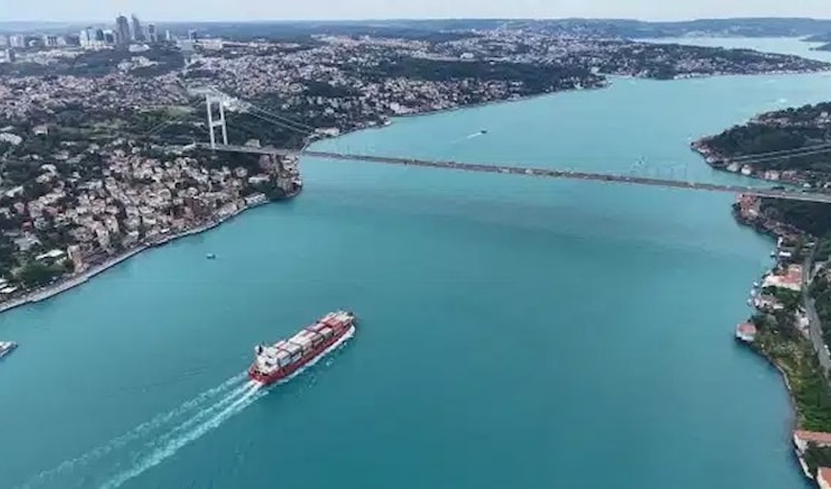 İHA saldırısında hasar alan Anna-S için İstanbul Boğazı’nda gemi trafiği geçici olarak durduruldu
