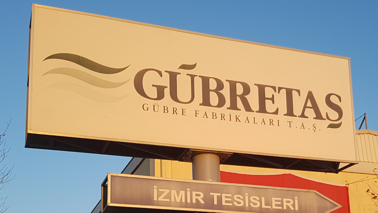 Gübretaş İzmir tesisleri tabelasını gösteren görsel.