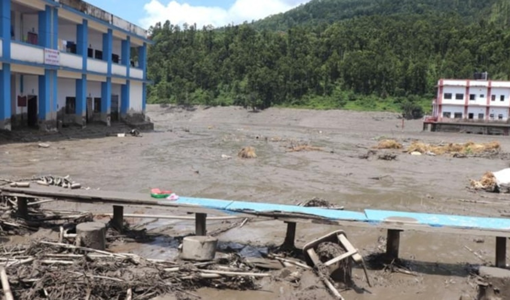 Nepal’deki sel felaketinin bilançosu ağırlaşıyor