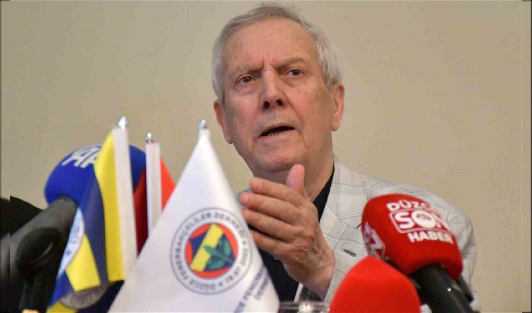 Aziz Yıldırım: İsmail Kartal is at his post