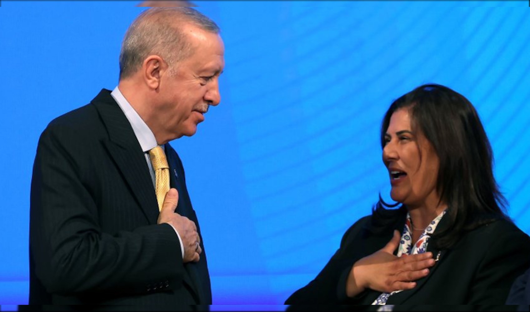 Un « cadeau » TOGG pour Özlem Çerçioğlu, passée à l'AKP