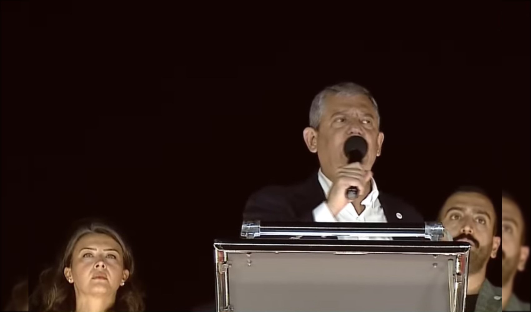 Üsküdar’da ‘Karar Milletindir’ mitingi... Özgür Özel Erdoğan'a seslendi