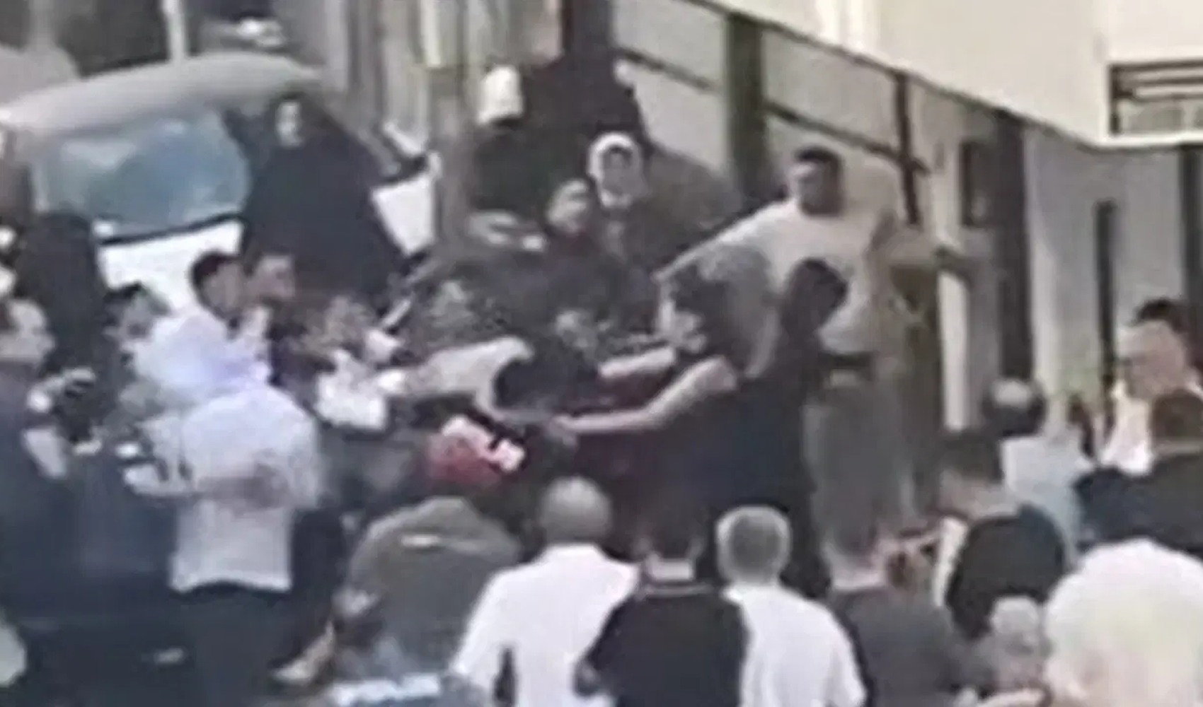 Fight breaks out during bride-pickup in Sultangazi: Police intervene with pepper spray