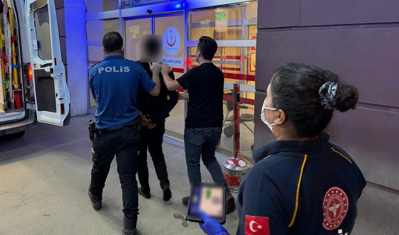 İki kardeş arasında bıçaklı kavga: 2 kişi yaralandı