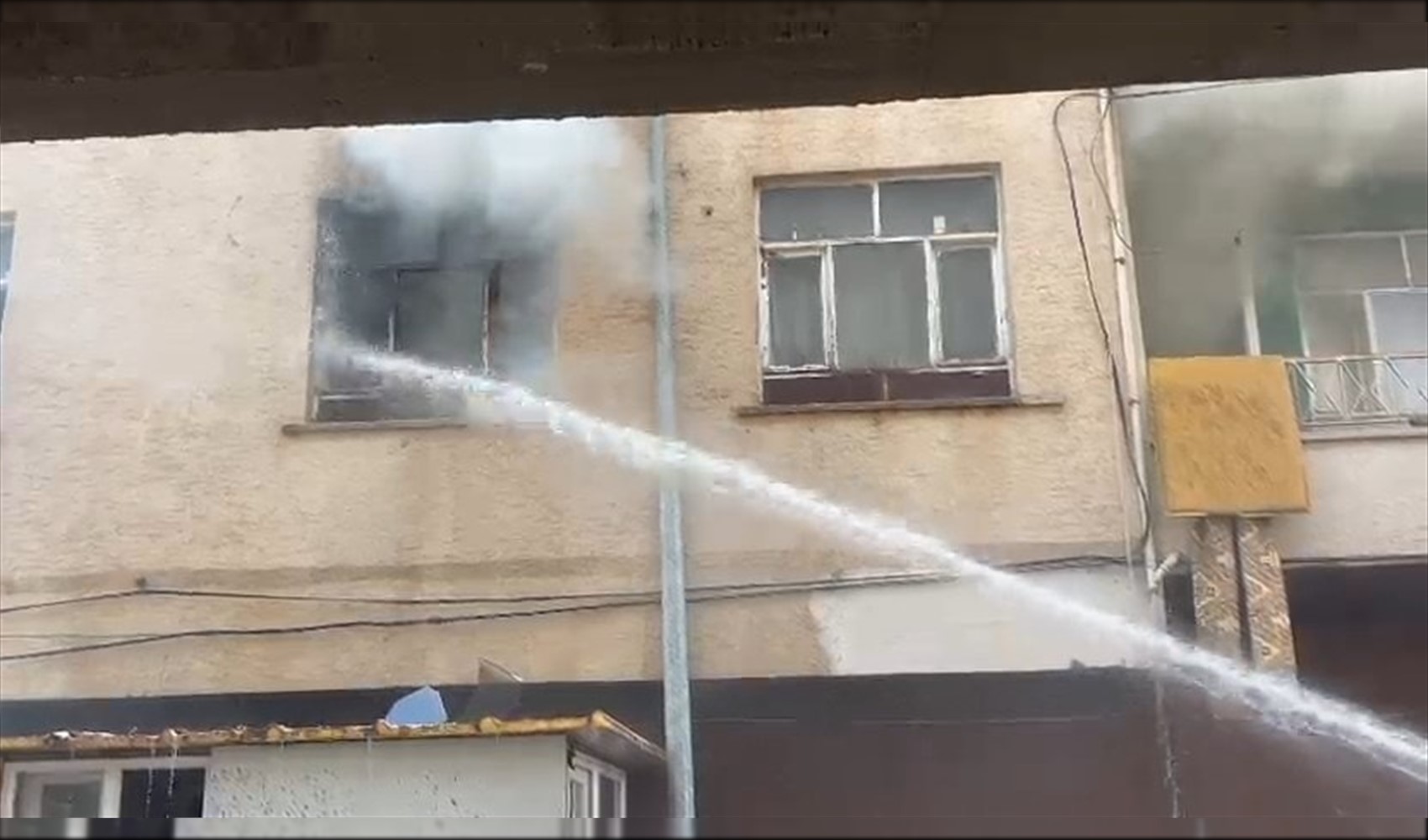 Diyarbakır'da yangın paniği: 3 kişi hastaneye kaldırıldı