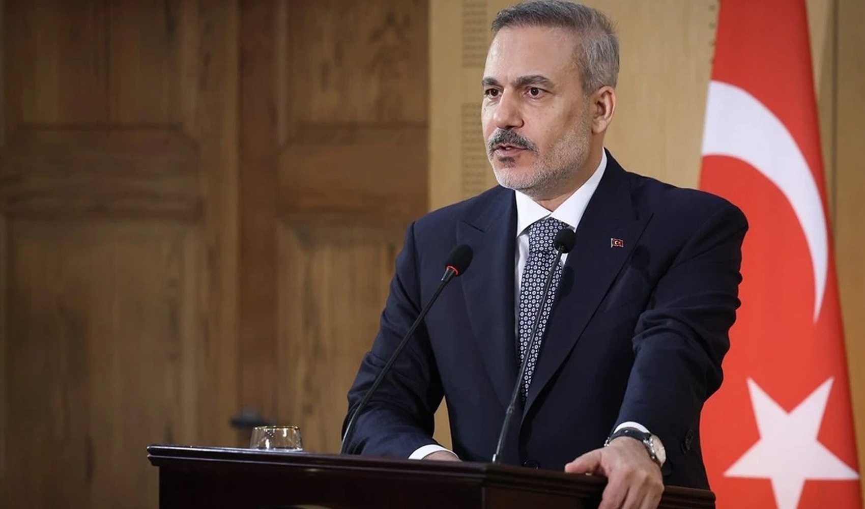 Hakan Fidan Şam’da konuştu: Suriye’deki tüm silahlı unsurlar merkezi yapı altında birleşmeli