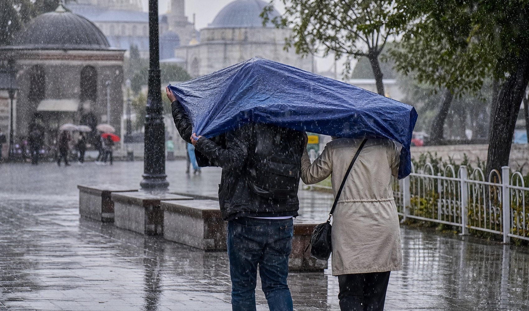 AKOM uyardı: İstanbul’da sıcaklıklar düşecek, çarşamba ve perşembe sağanak bekleniyor