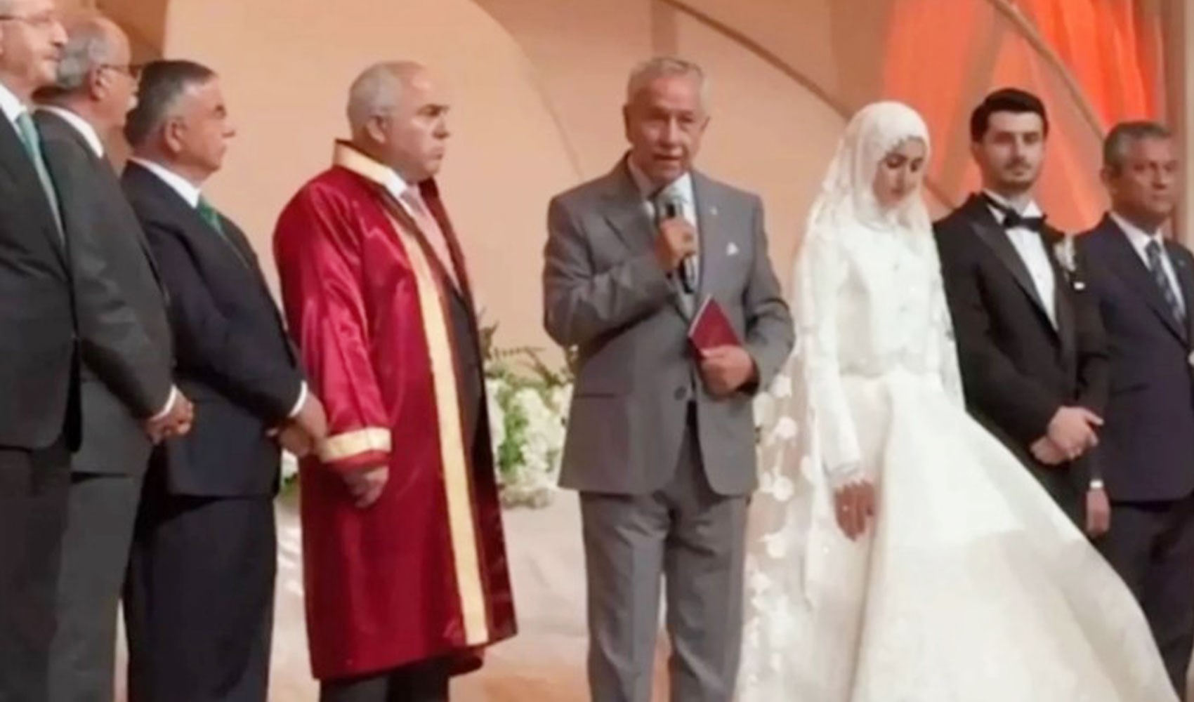 Bülent Arınç'tan tepki çeken Melih Gökçek eleştirisine dair yeni açıklama