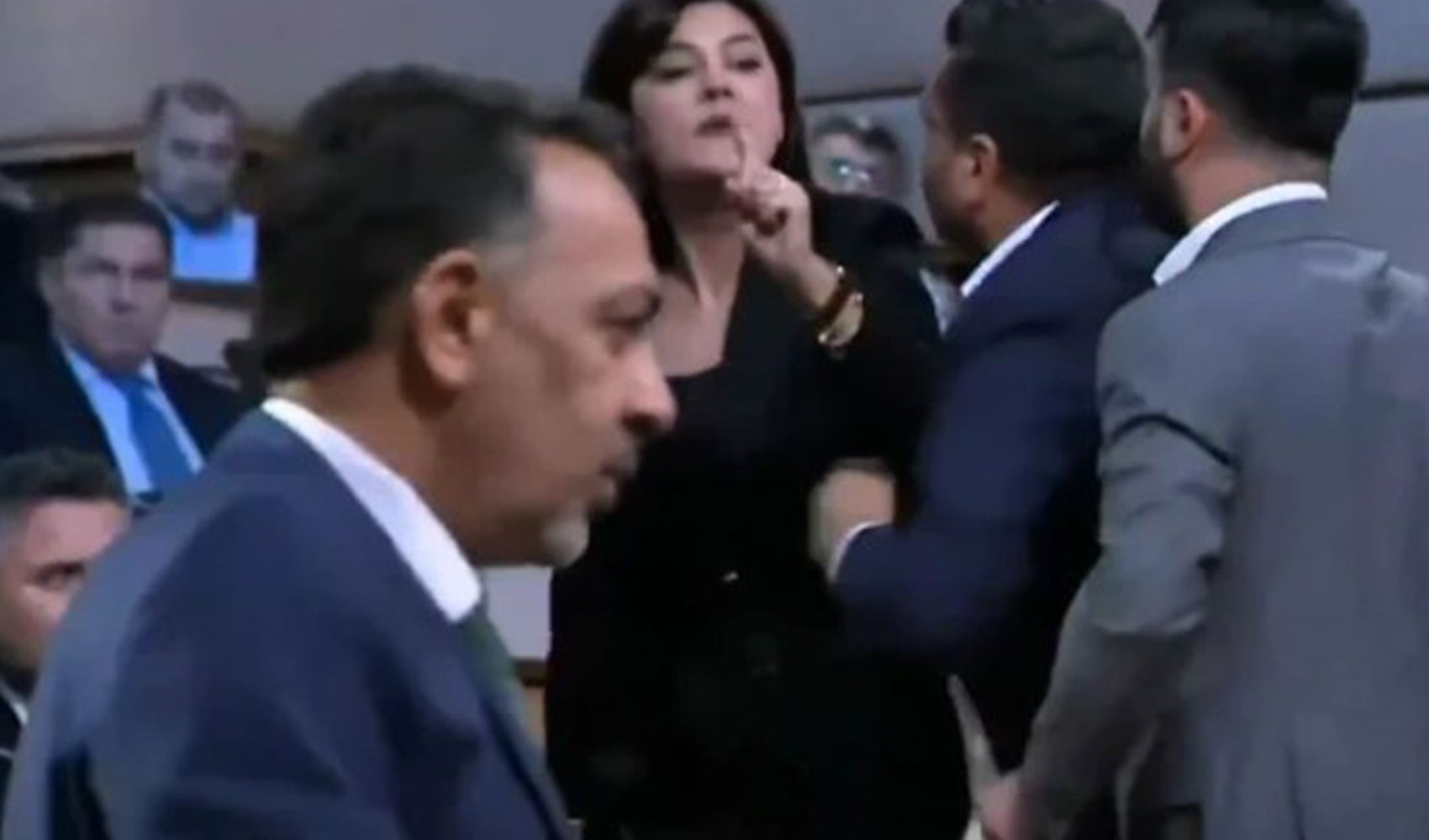 AKP'li kadın meclis üyesinden CHP'li kadın üyeye 'kocan nerede' sözleri