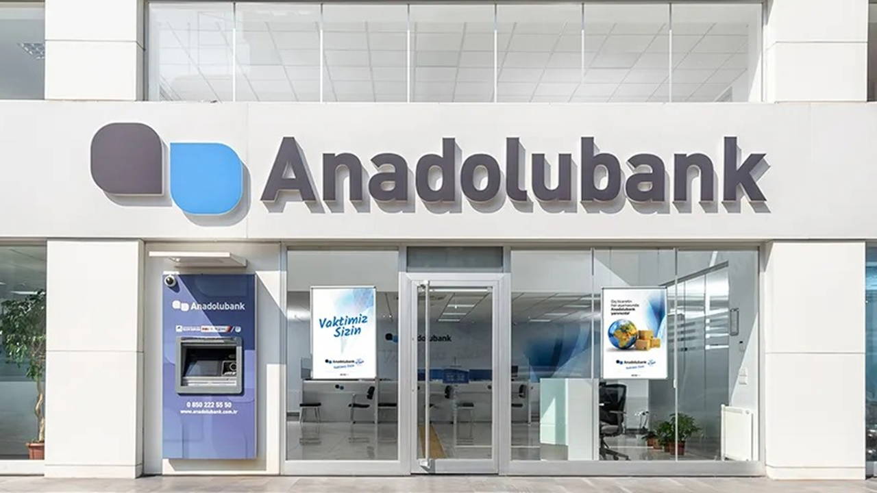 Anadolubank şube cephesi ve tabelası.