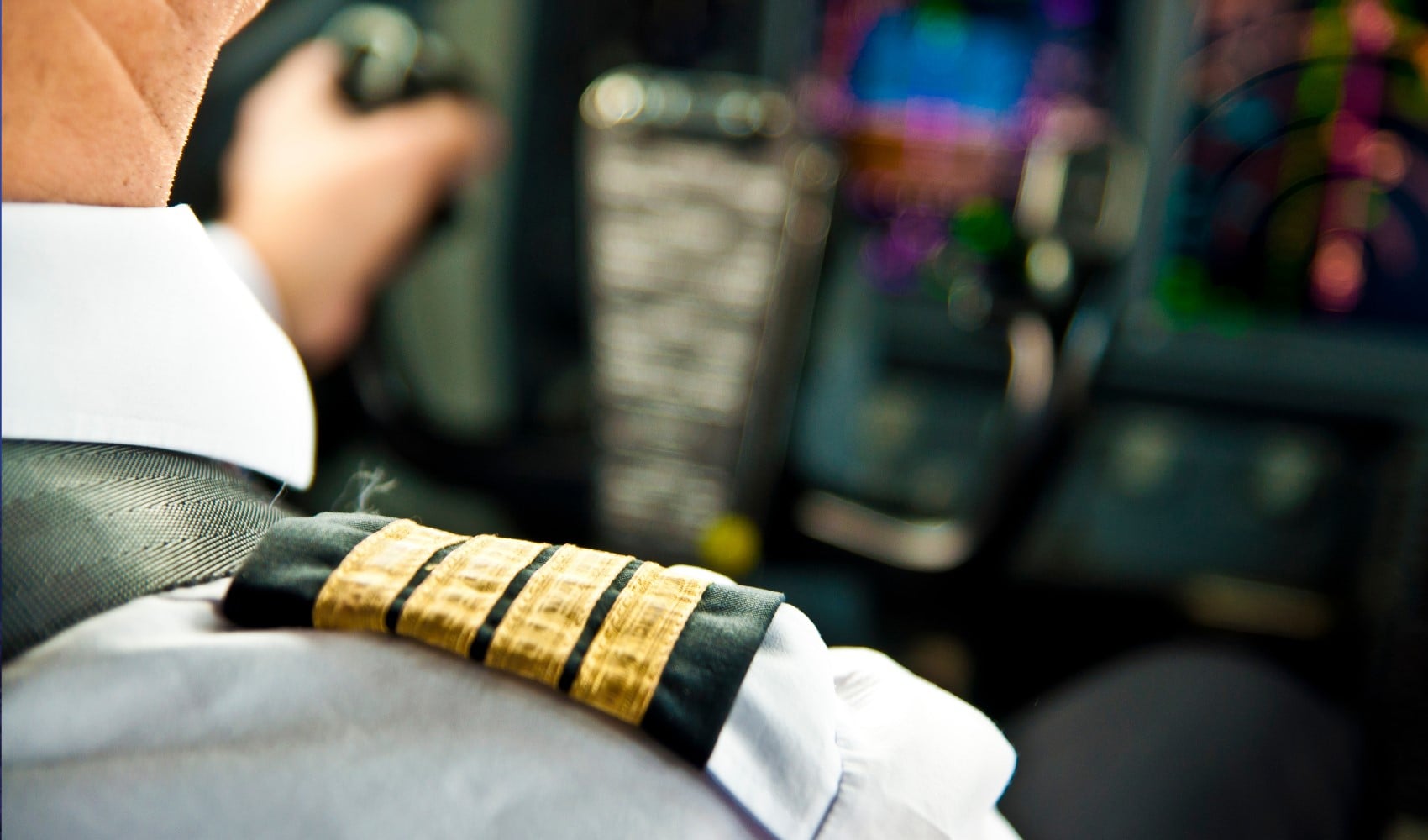 Etihad Airways assume comandanti e piloti istruttori per A320: pacchetto annuale fino a 674 mila dirham