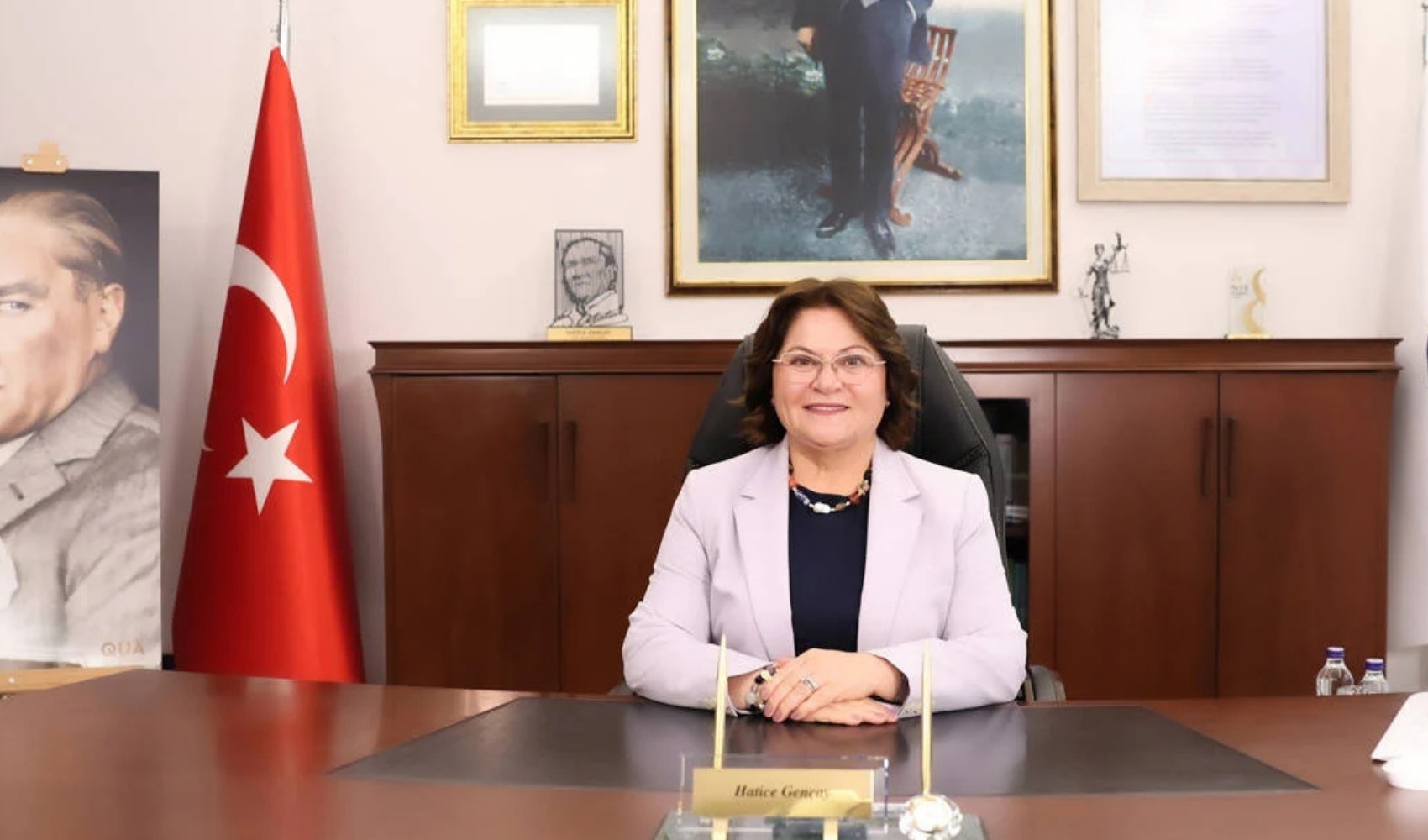 Didim’de protokol sıralaması tartışması: Yeni Partili Belediye Başkanı törene tepki gösterdi
