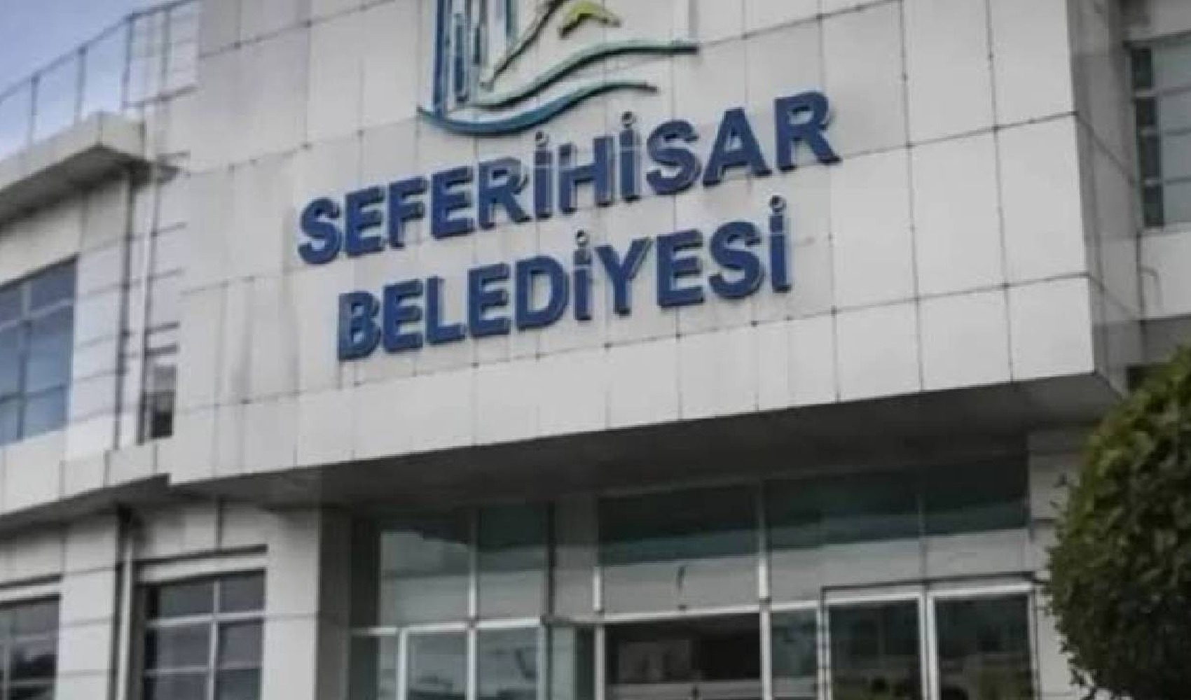 Seferihisar Belediyesi’ne yönelik rüşvet soruşturmasında 29 kişi tutuklandı