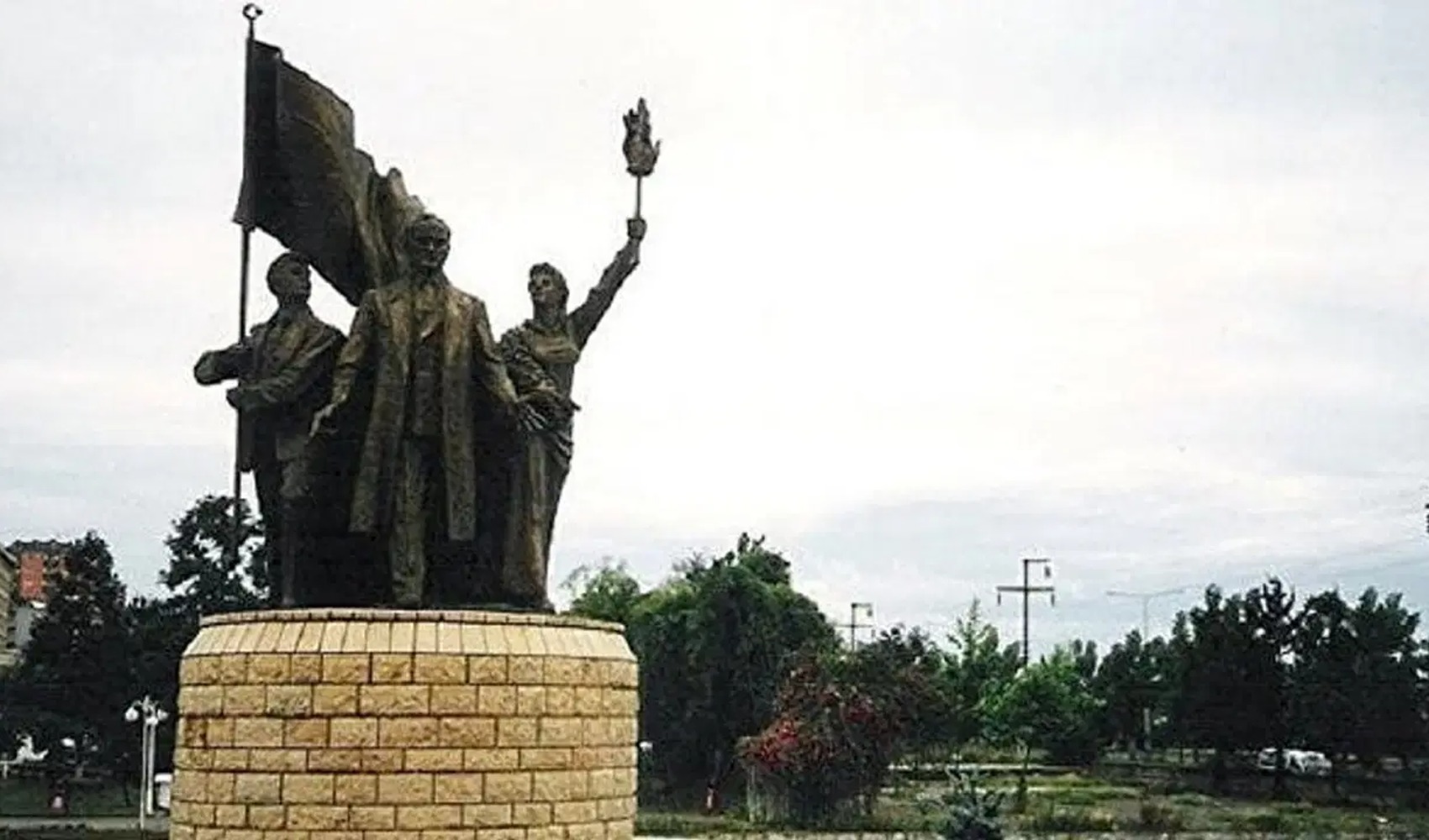 Rize’de Atatürk Anıtı taşınacak iddiasına YENİ Partili isimden tepki