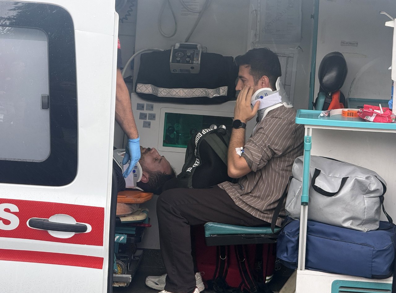 Image after the accident showing medical teams preparing to intervene inside an ambulance.