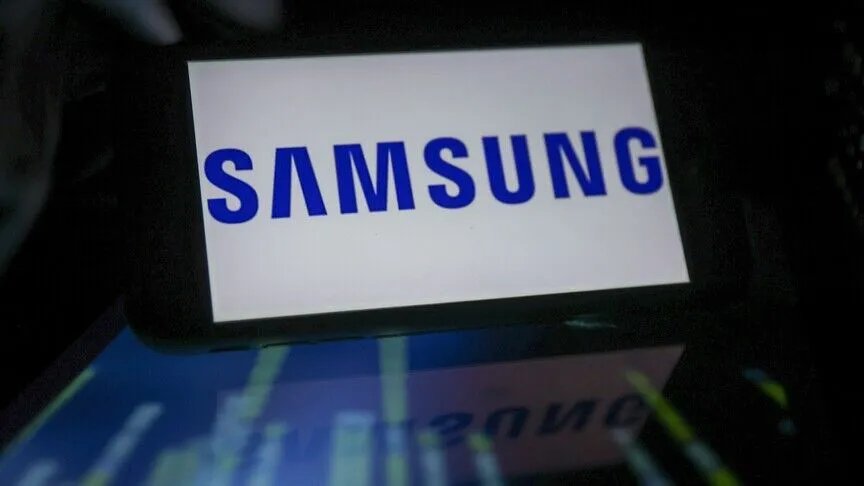 Samsung yazısının görüldüğü ekran görüntüsü.