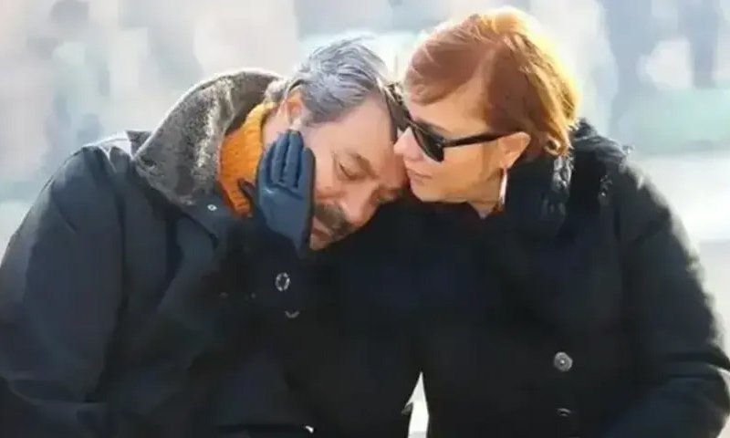 Kadir İnanır ve Jülide Kural’ın birlikte görüldüğü bir fotoğraf.
